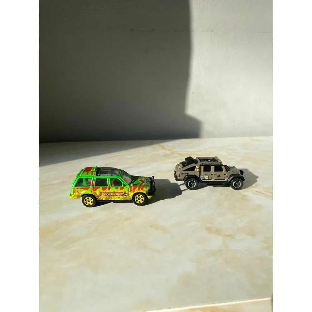 Matchbox 1992 Jeep Wrangler Sahara Jurassic Park Ford Explorer Dinosaur Print
